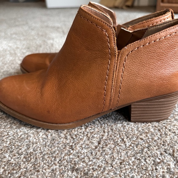 Naturalizer Bootie Size 8 - Picture 4 of 8